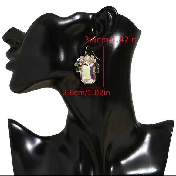 New Rhinestone dangle earrings - Picture 8 of 8